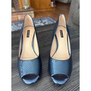 Alex Marie 3 inch Heels Peep Toe Metallic Blue Embossed Snake Skin Heels Sz. 7